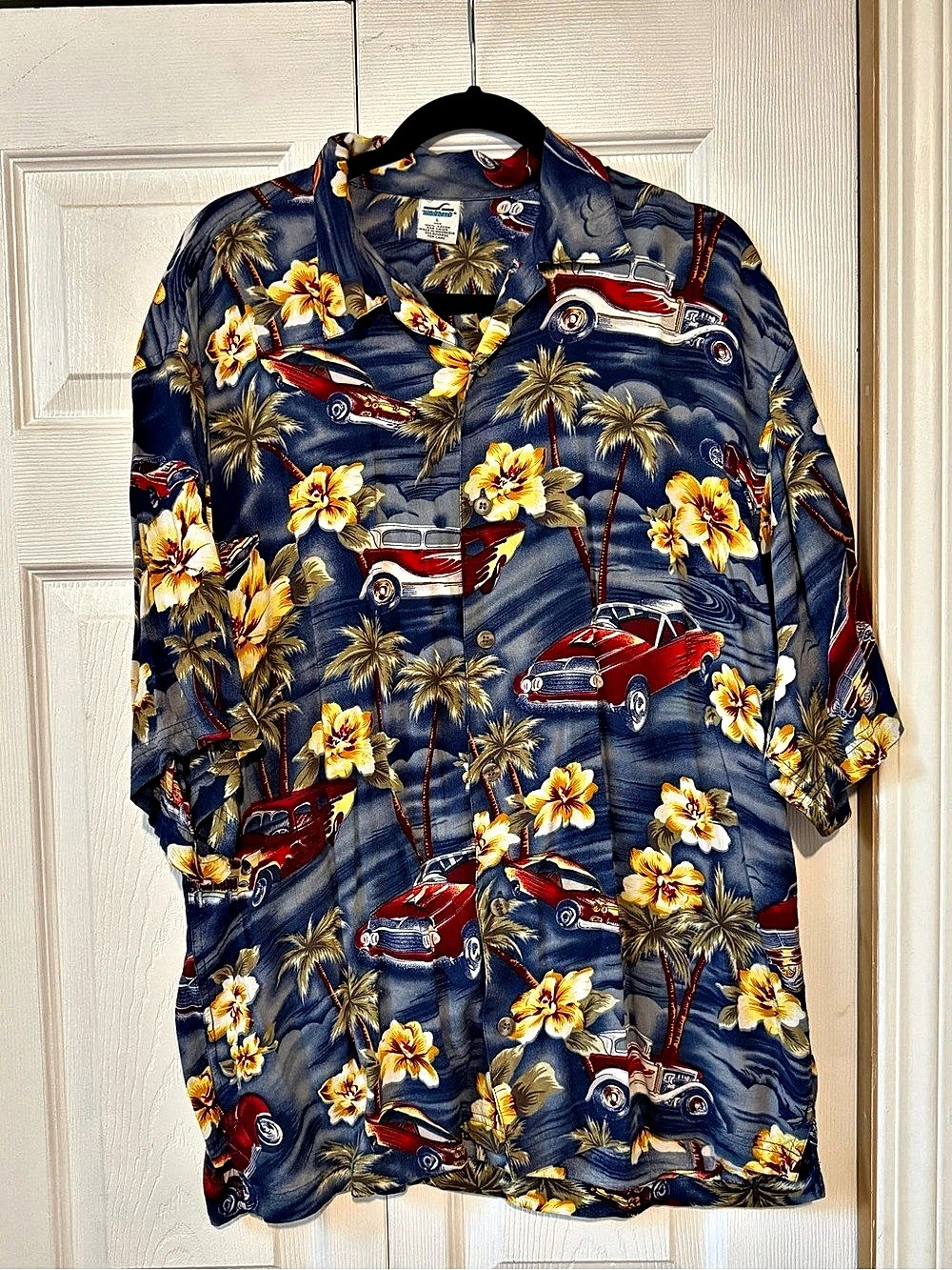 ThirdCoast Hawaiian Floral Car Print Shirt Size Large Like New